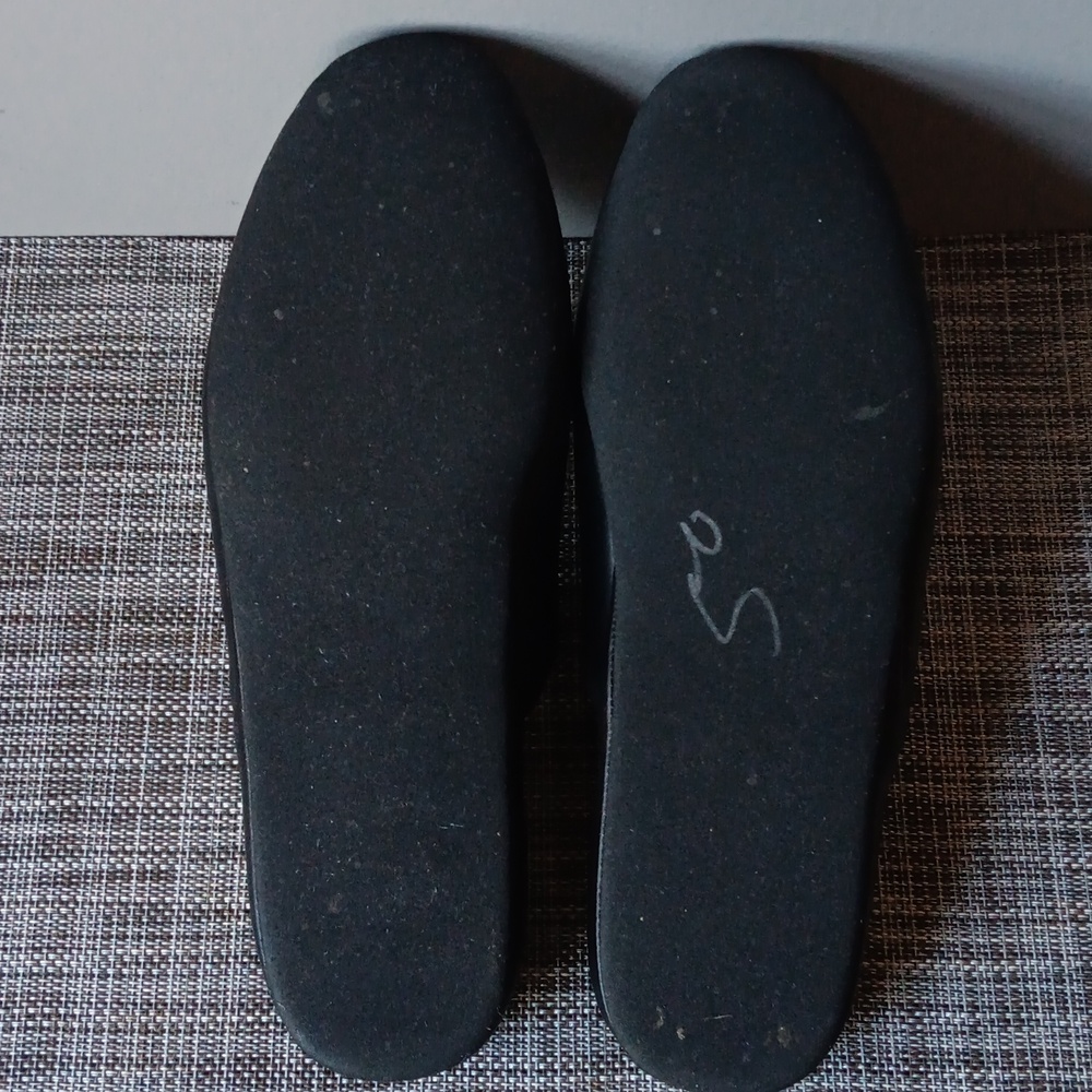 L.B. Evans Men's Black Slippers - Picture 4 of 7